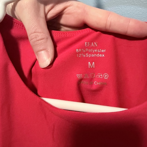 Red Sleeveless Cropped Tank Top - Picture 3 of 5